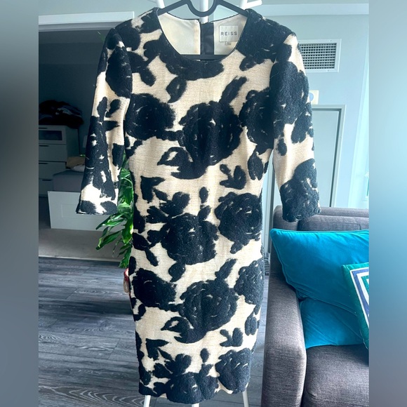 Reiss Lavine Flower Bodycon Dress Black - US size 4 - Picture 3 of 3